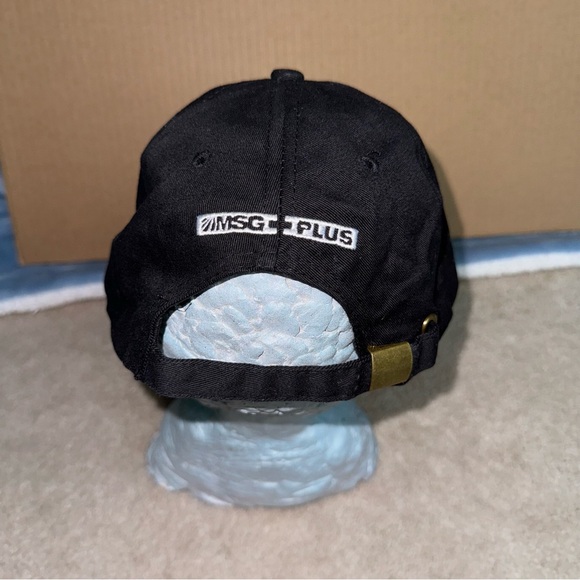 Never-worn 2013 NHL NJ Devils adjustable black cap red brim trim - Picture 2 of 5